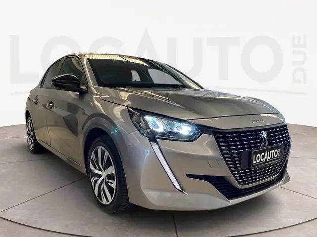 Peugeot 208 view 3