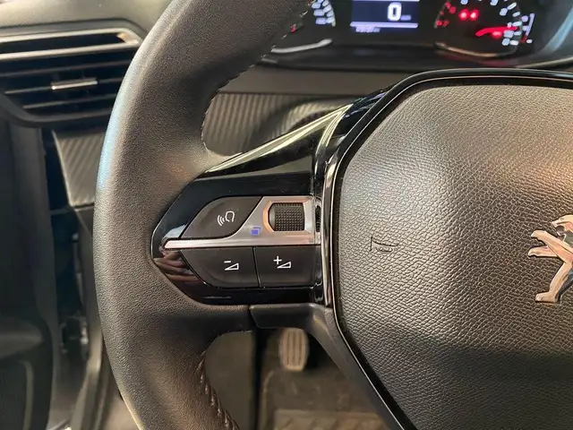 Peugeot 208 view 13