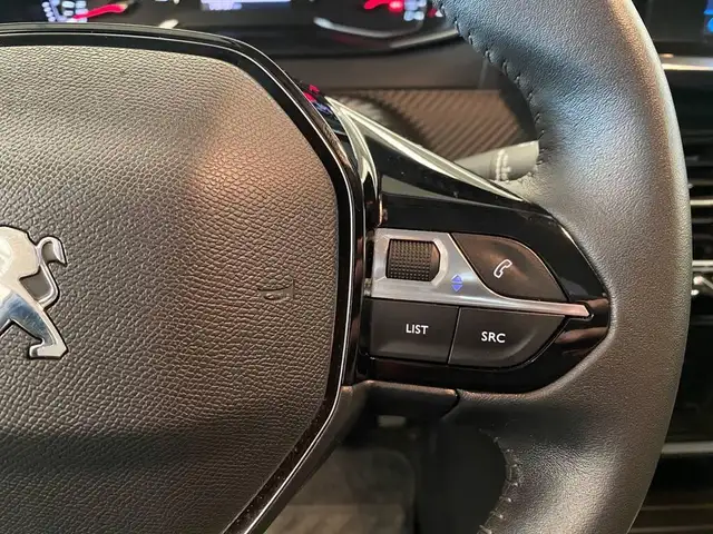 Peugeot 208 view 14