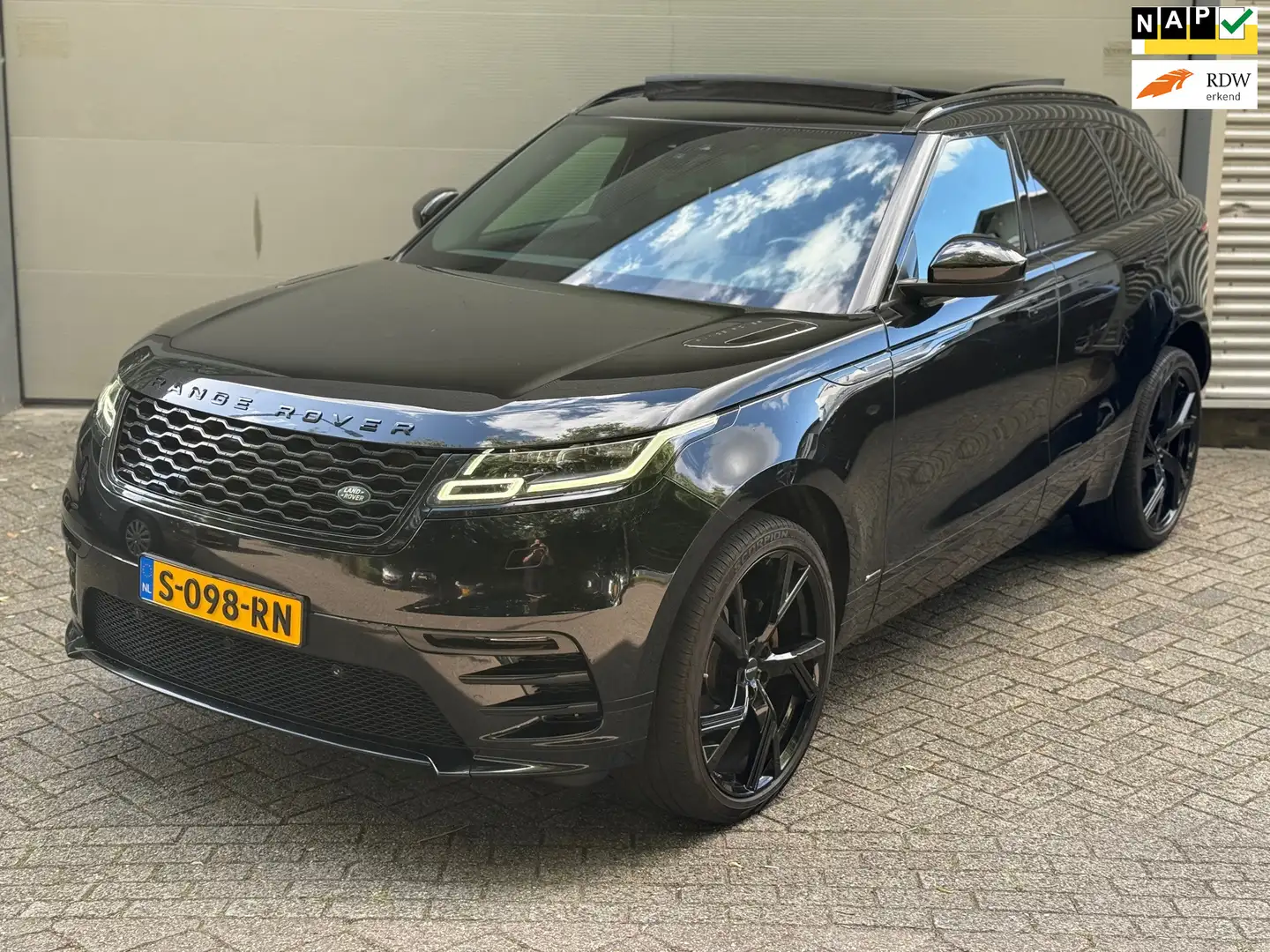 Land Rover Range Rover Velar 2.0 I4 AWD R-Dynamic l Black Edition l Pano l 22" Noir - 1
