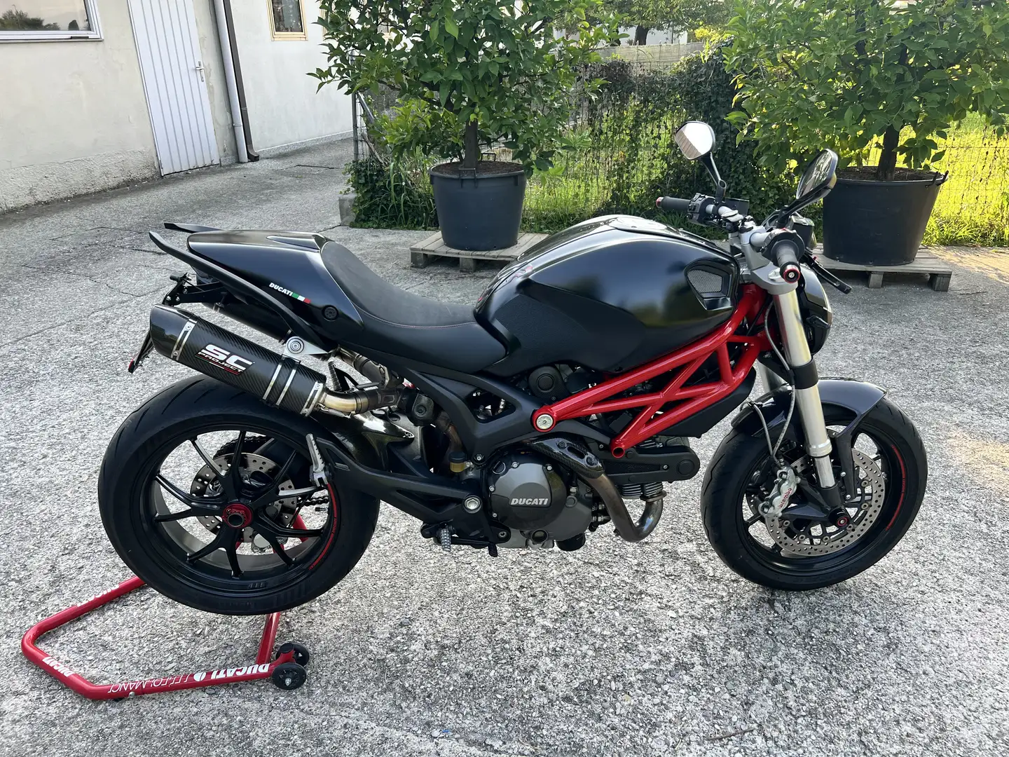 Ducati Monster 796 796+ - 2
