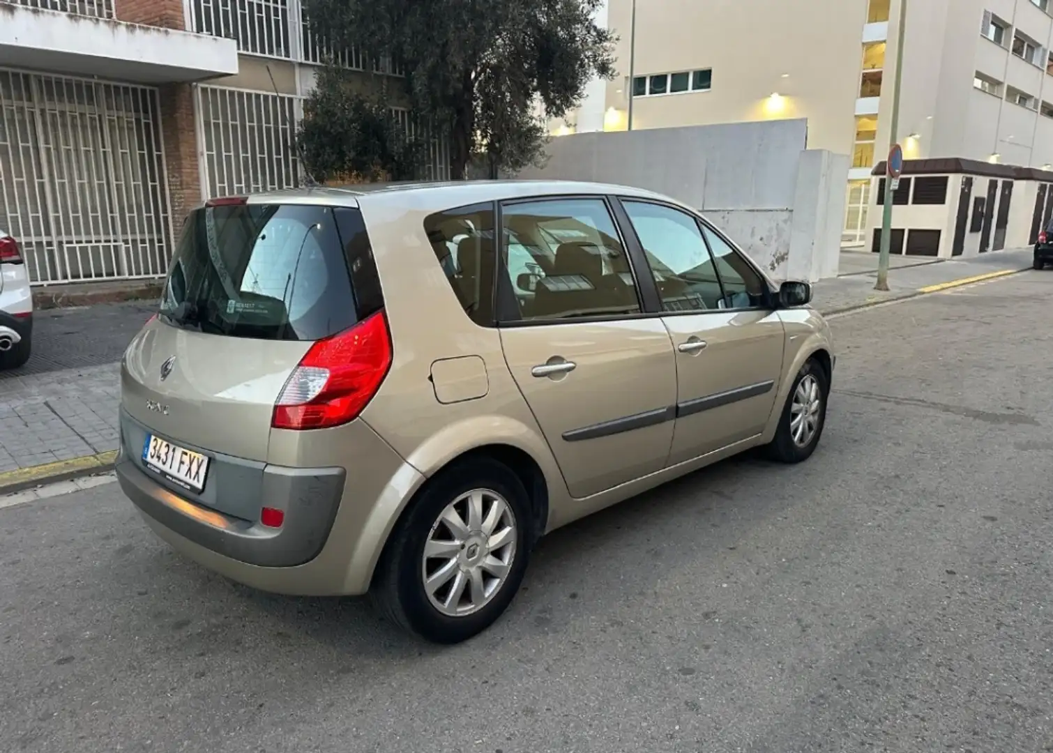 Renault Scenic 1.9DCI Emotion Beige - 1