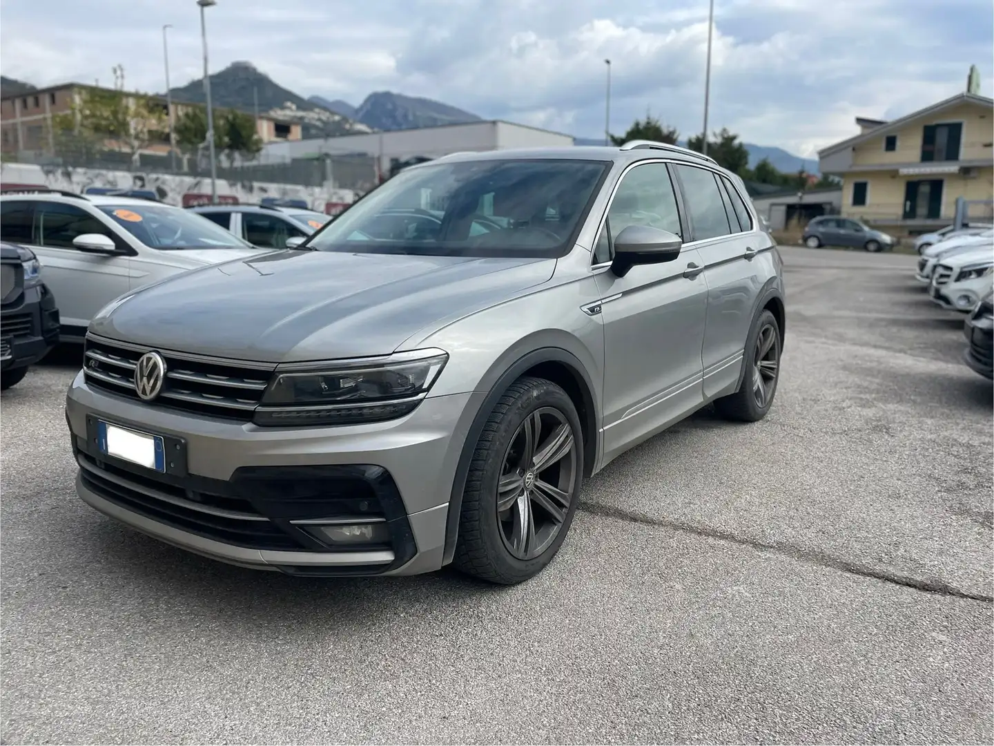 Volkswagen Tiguan 2.0 R-LINE 150CV Beige - 1