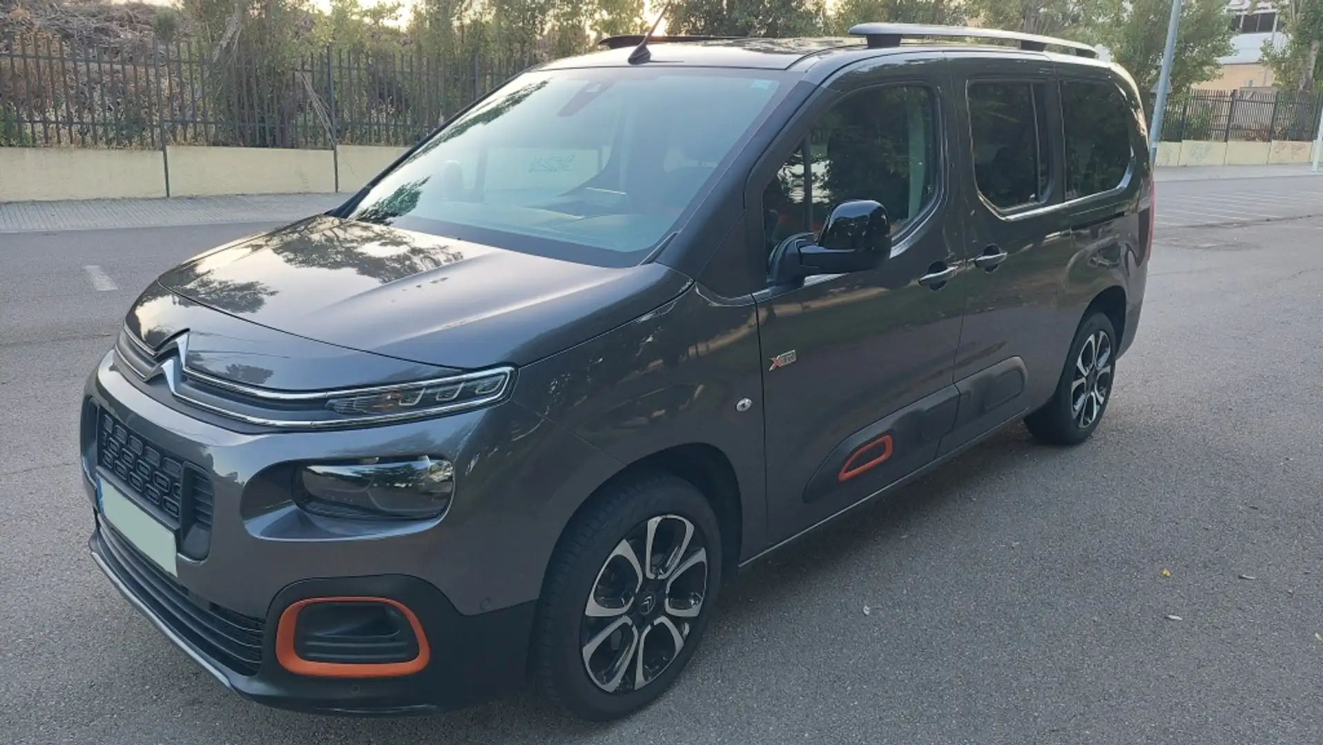 Citroen Berlingo BlueHDi S&S Talla XL Shine EAT8 130 Gris - 2