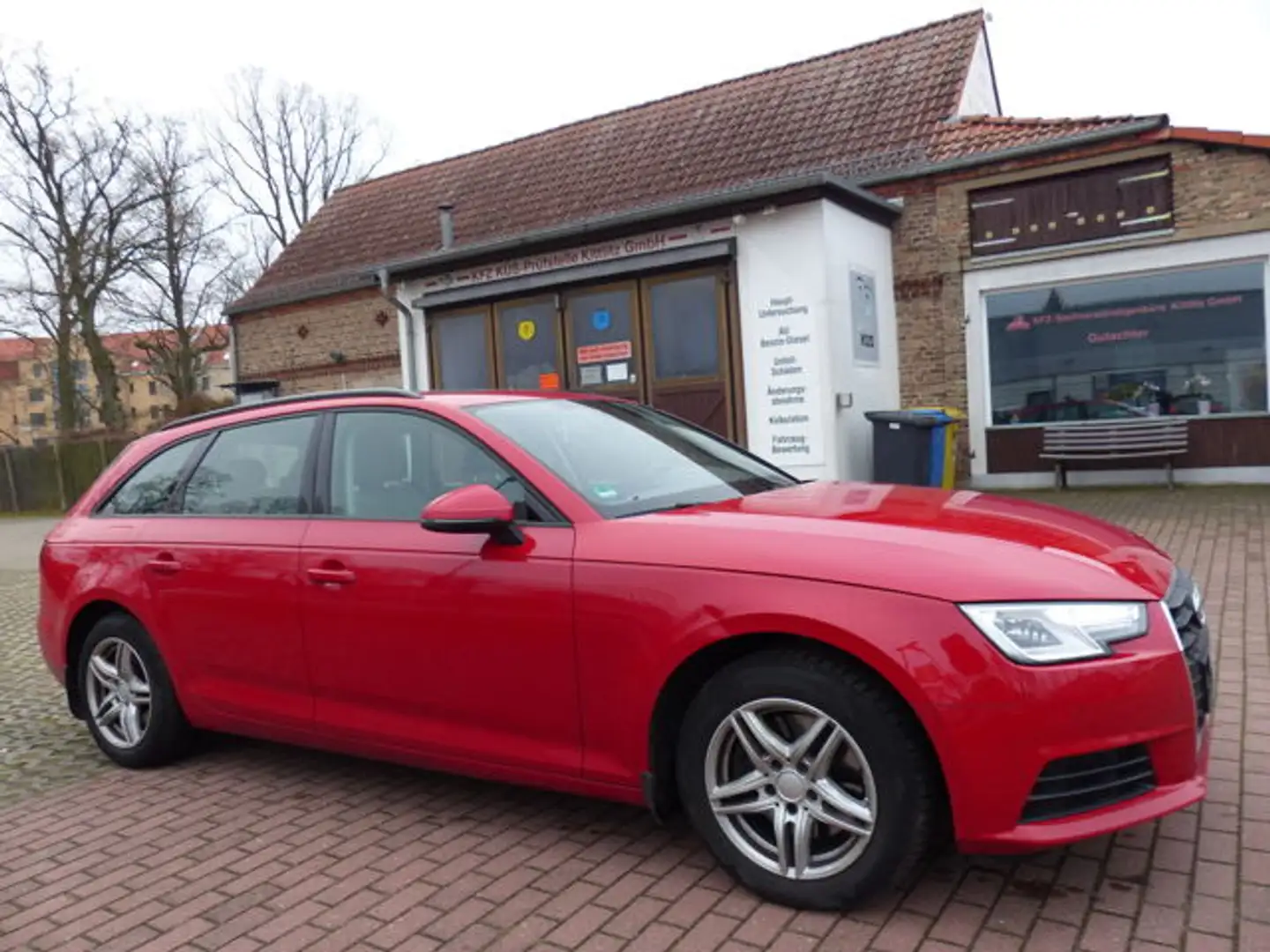 Audi A4 Avant TFSI Autom. Navi,Sitzh.,Tempo.,AHK Rot - 2