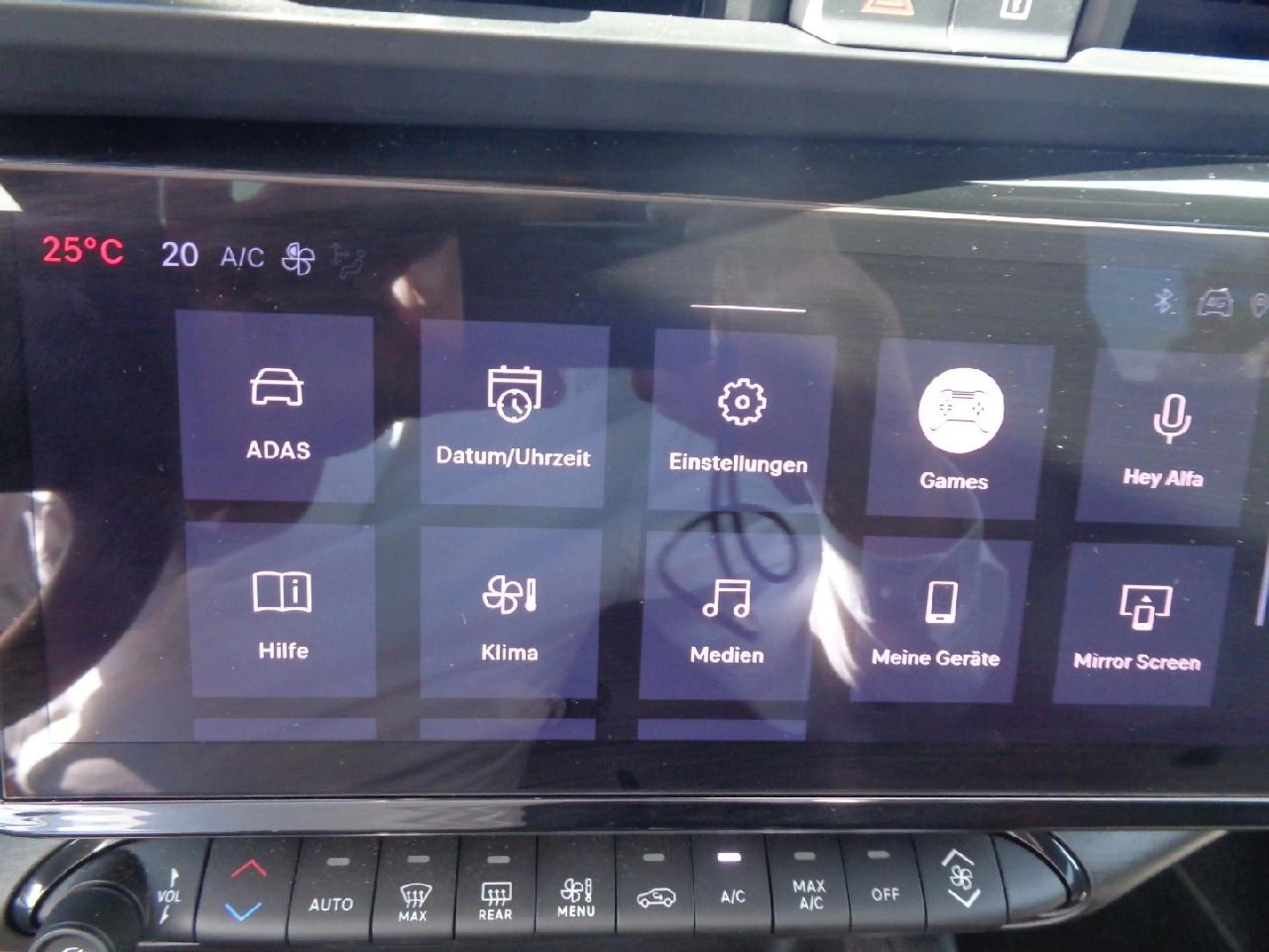 Alfa Romeo Junior Ibrida 1.2 VGT 48V-Hybrid 107 kW — photo 9