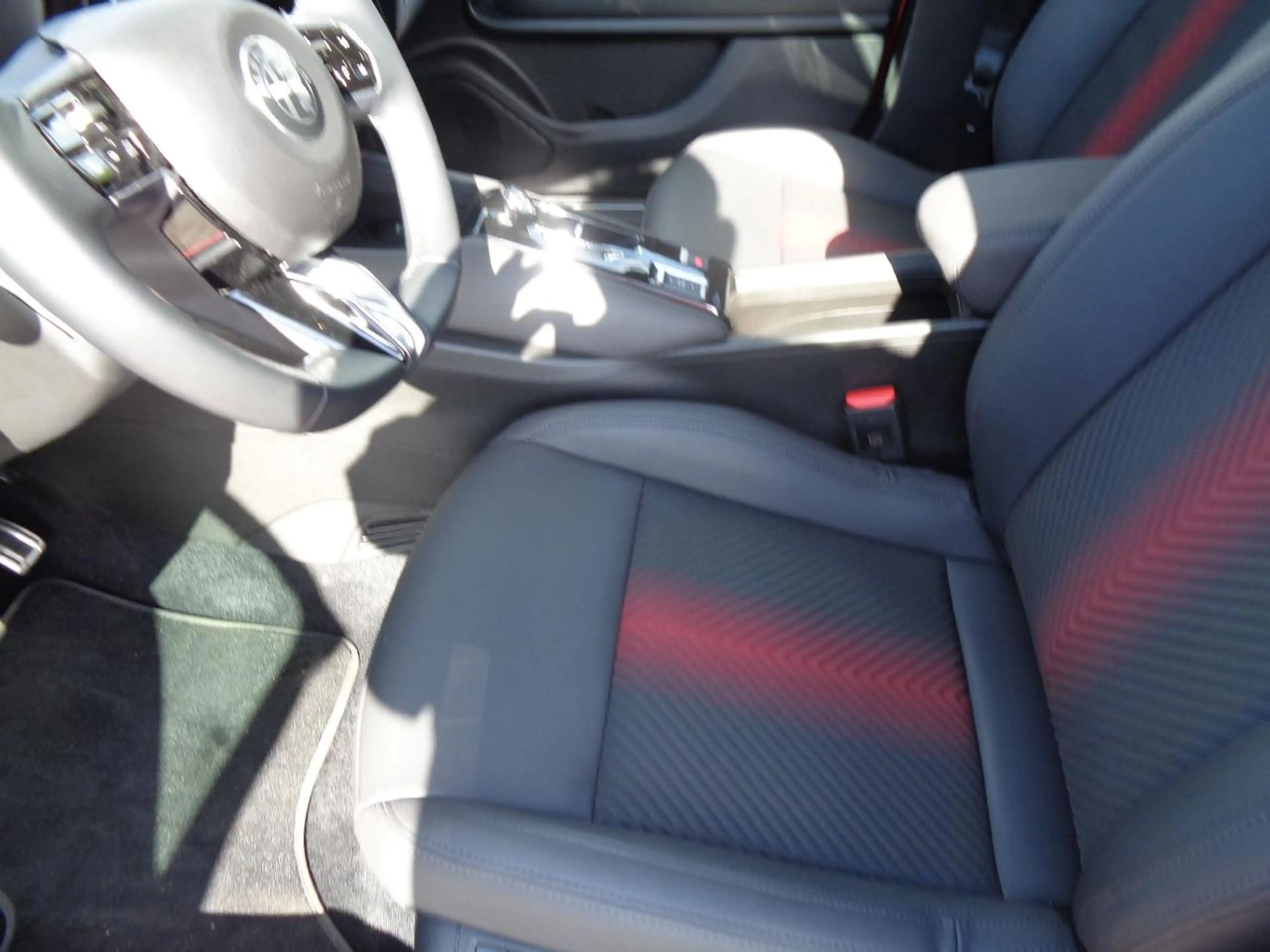 Alfa Romeo Junior Ibrida 1.2 VGT 48V-Hybrid 107 kW — photo 7