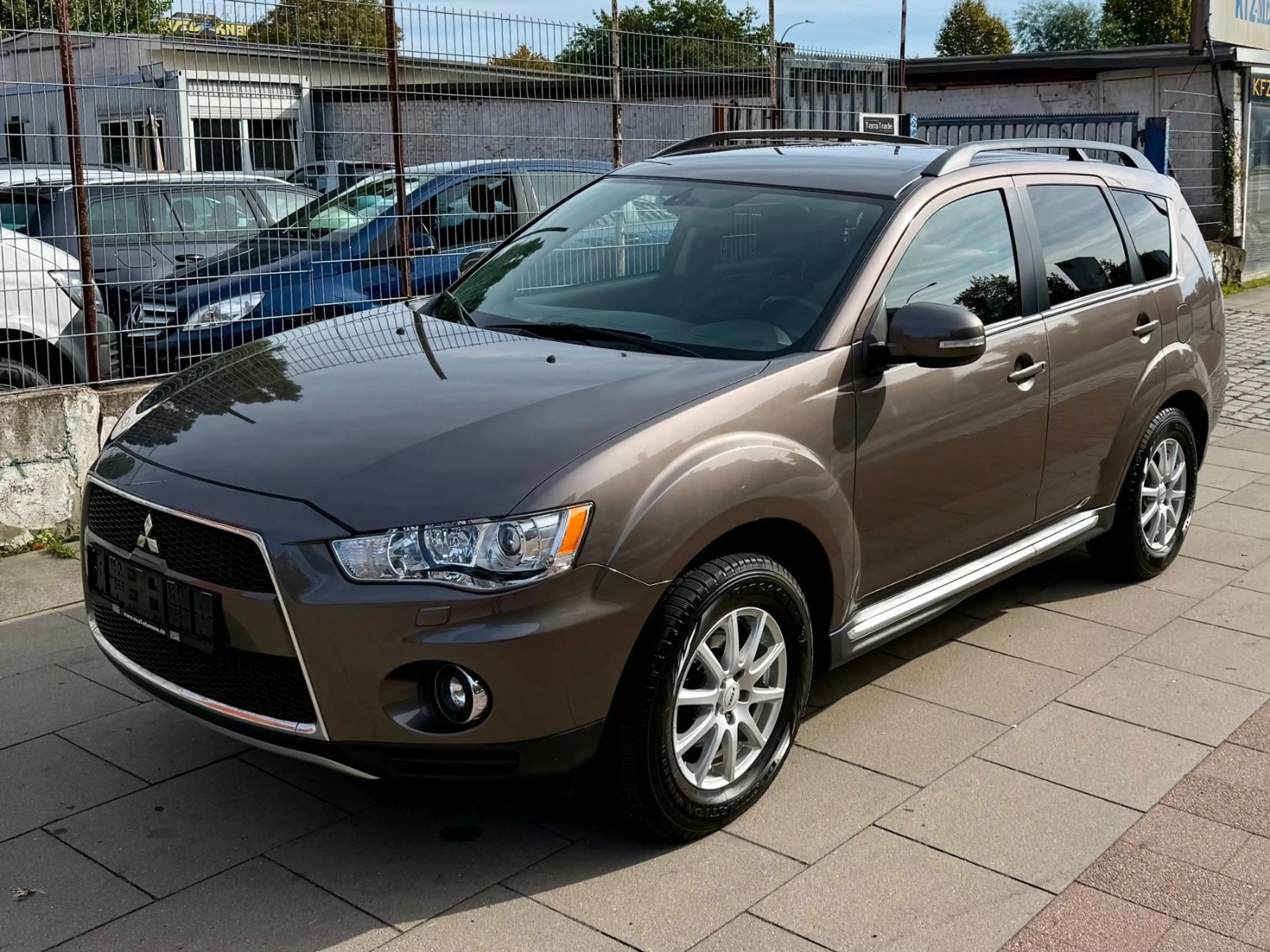 Mitsubishi Outlander Intense 4WD * 1.HAND — photo 3