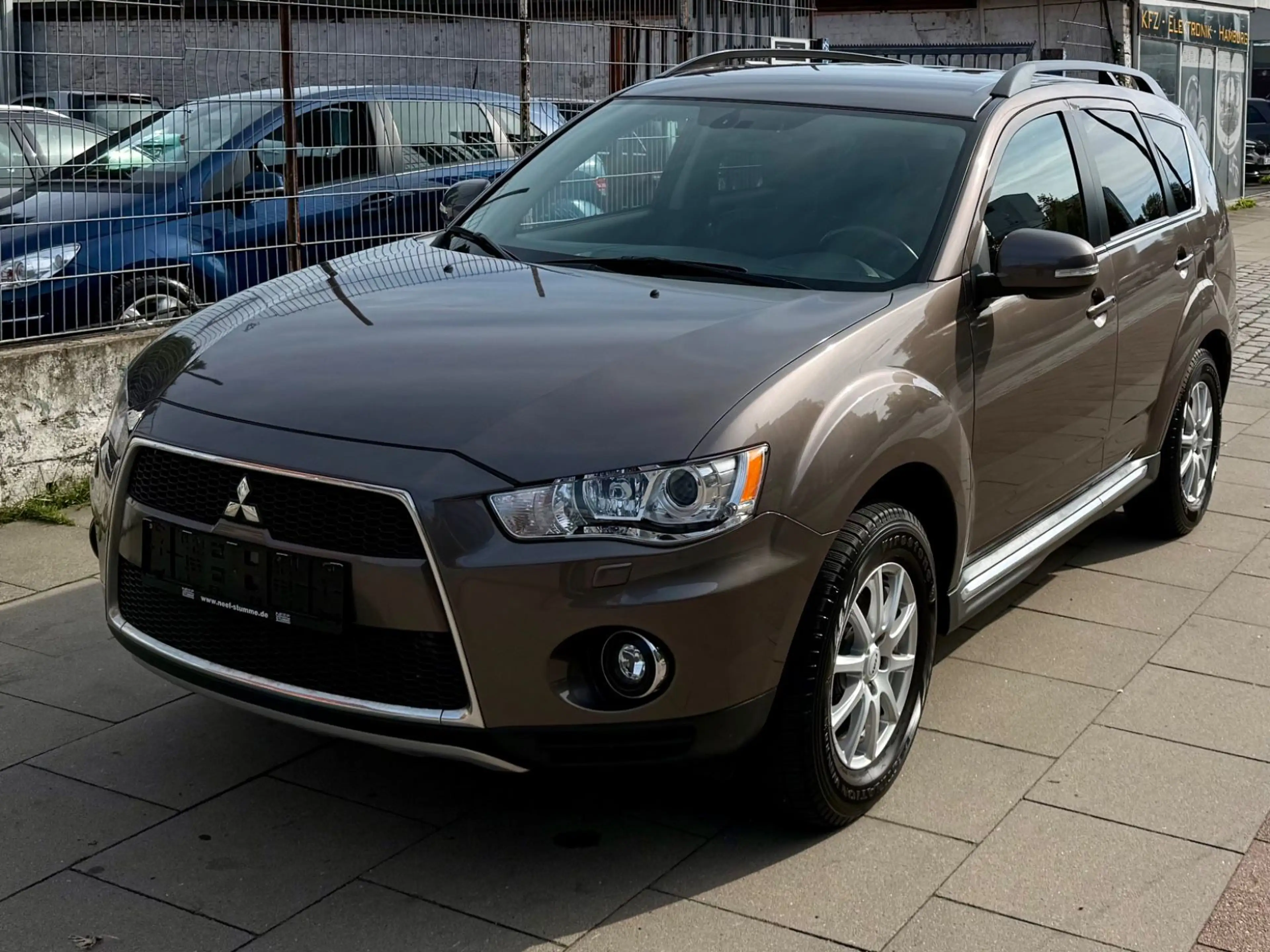 Mitsubishi Outlander Intense 4WD * 1.HAND — photo 2