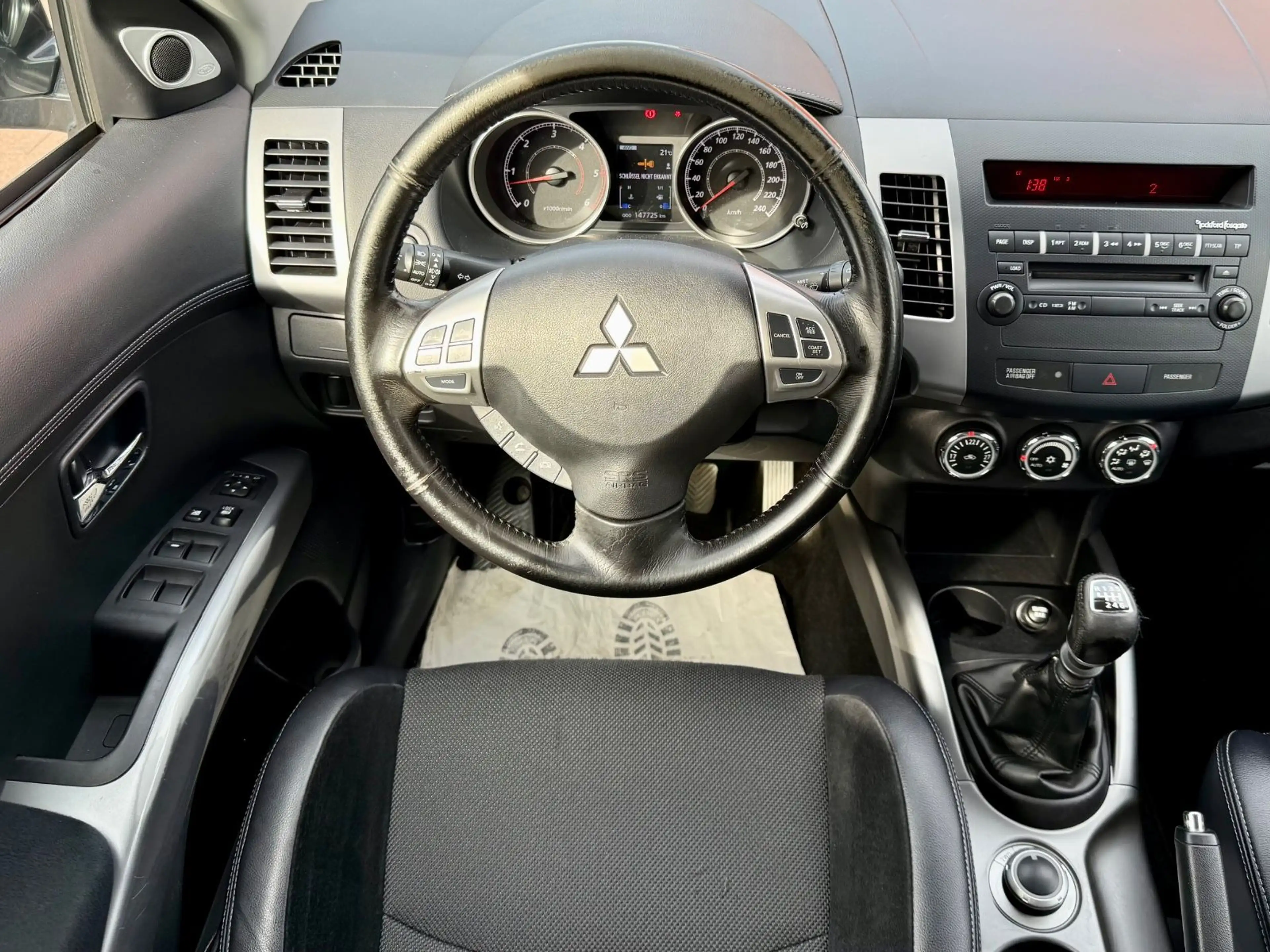Mitsubishi Outlander Intense 4WD * 1.HAND — photo 15