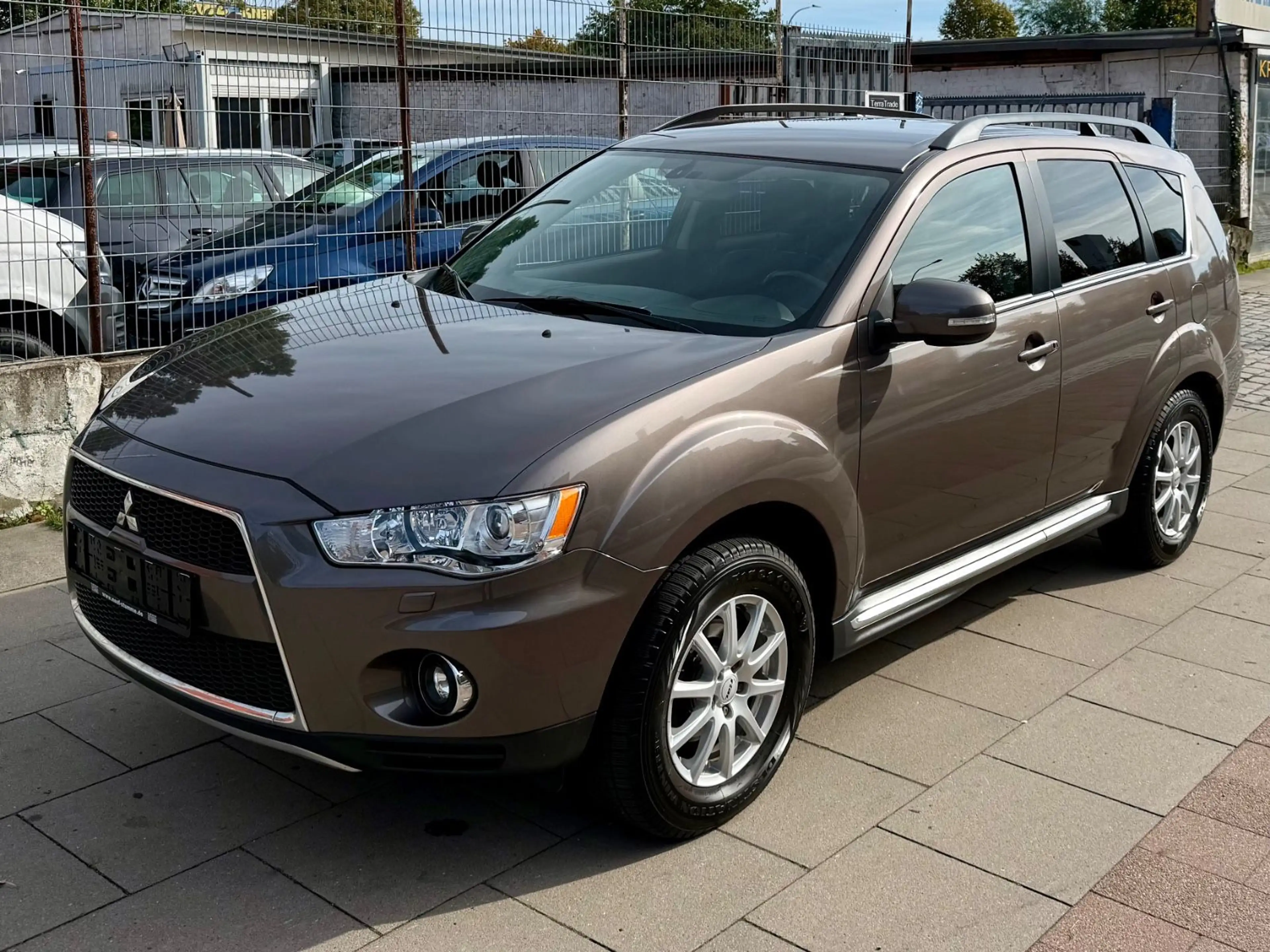 Mitsubishi Outlander Intense 4WD * 1.HAND — photo 5