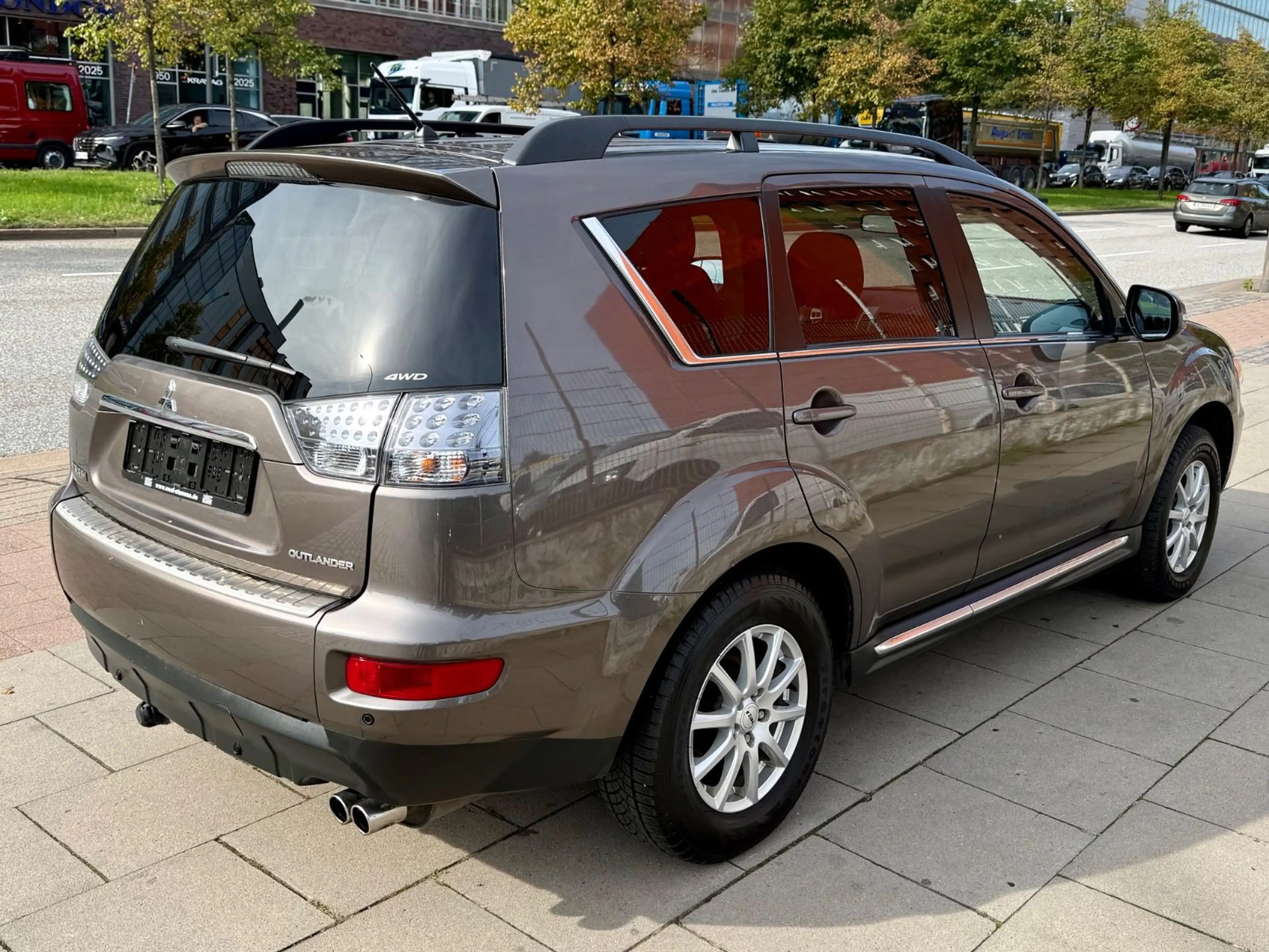 Mitsubishi Outlander Intense 4WD * 1.HAND — photo 12
