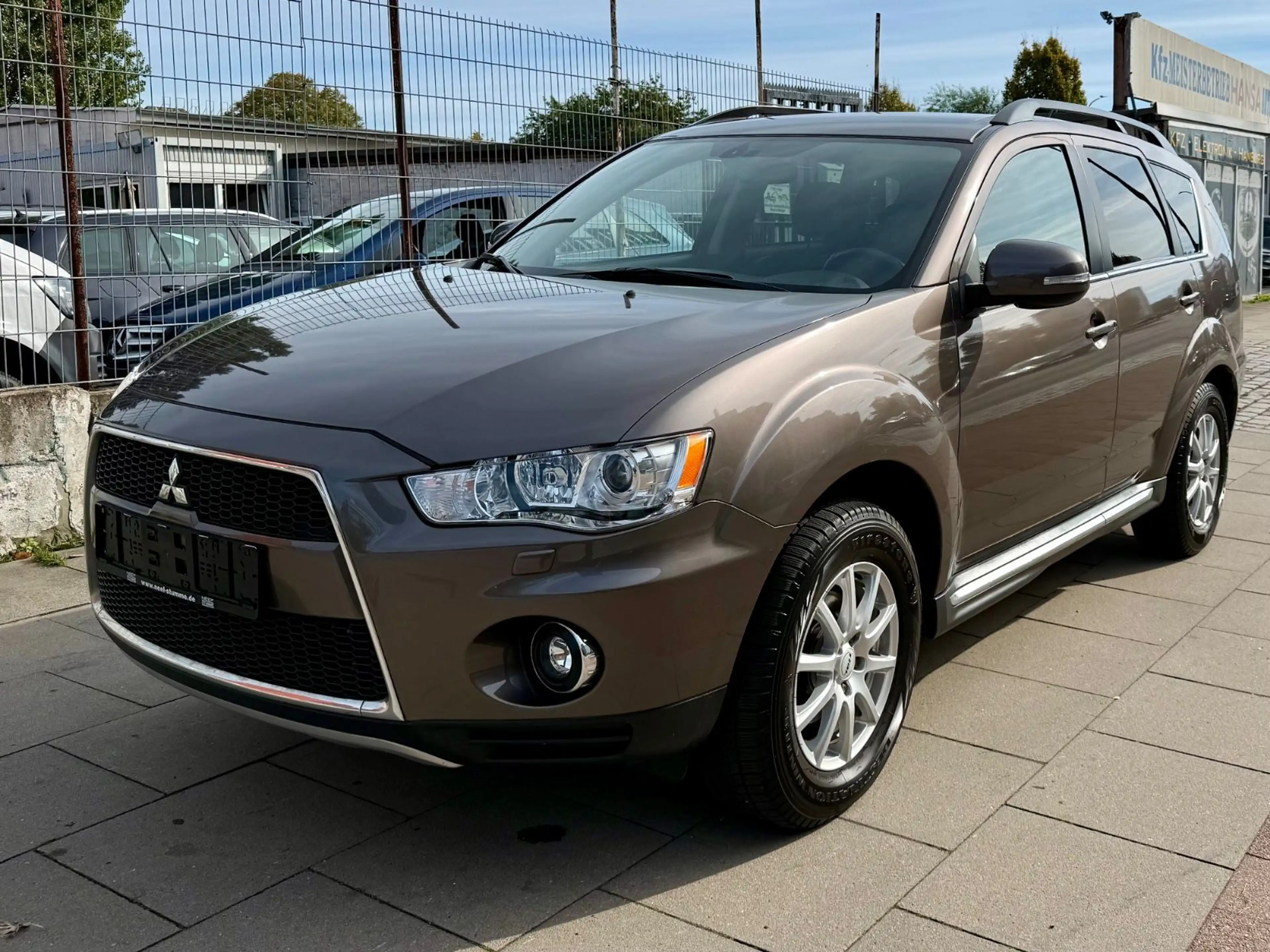 Mitsubishi Outlander Intense 4WD * 1.HAND — photo 6
