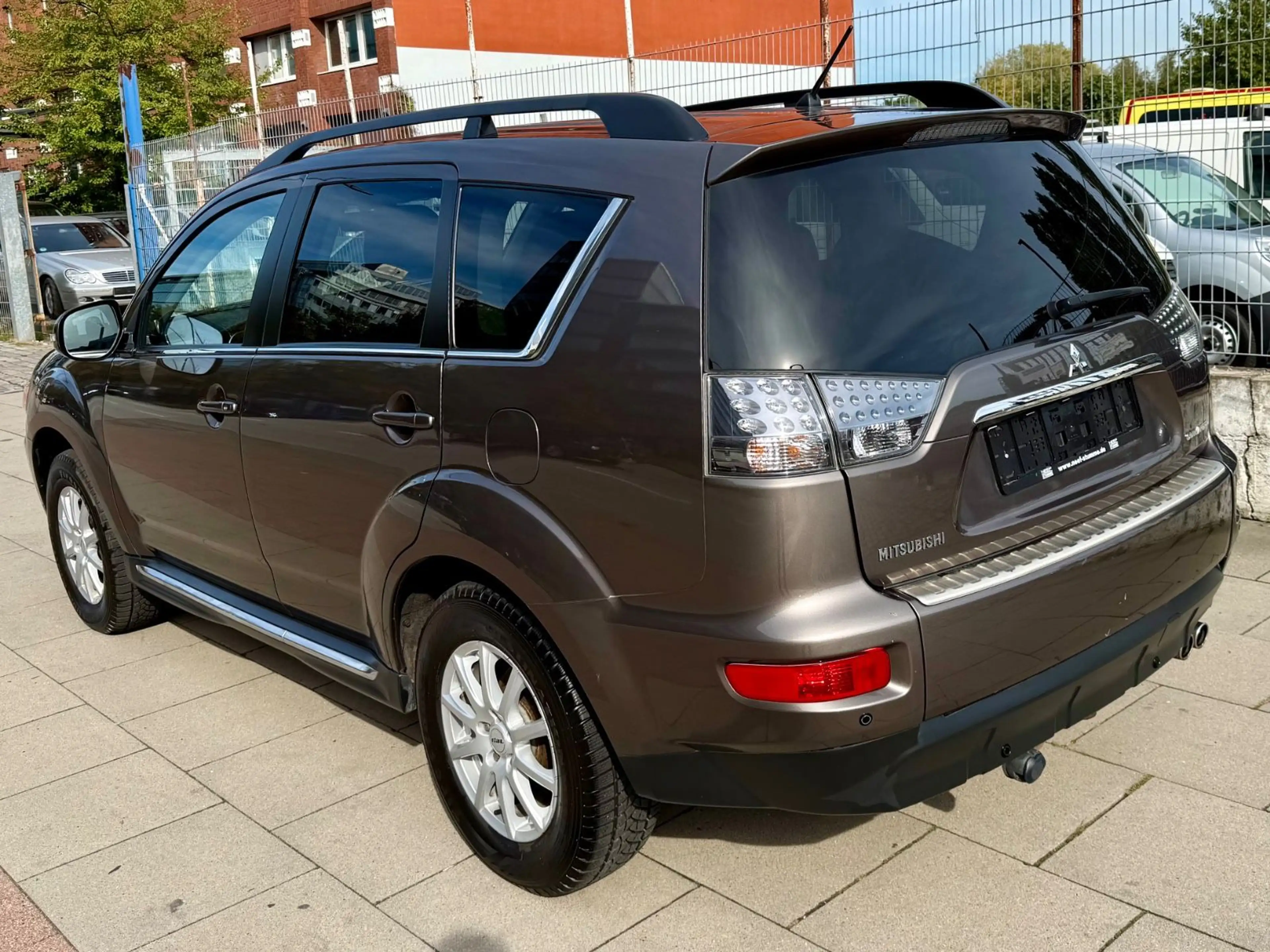 Mitsubishi Outlander Intense 4WD * 1.HAND — photo 11