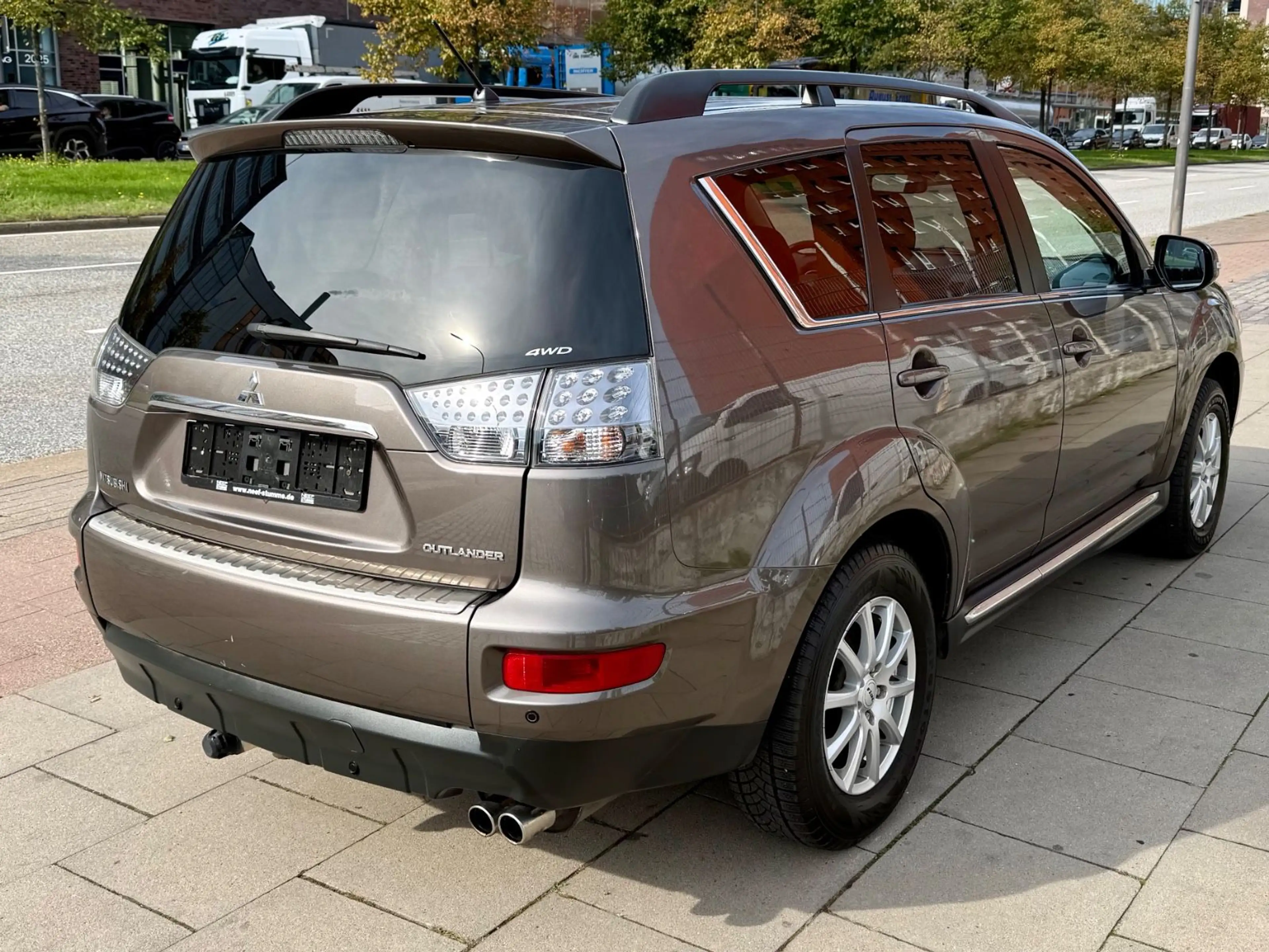 Mitsubishi Outlander Intense 4WD * 1.HAND — photo 13