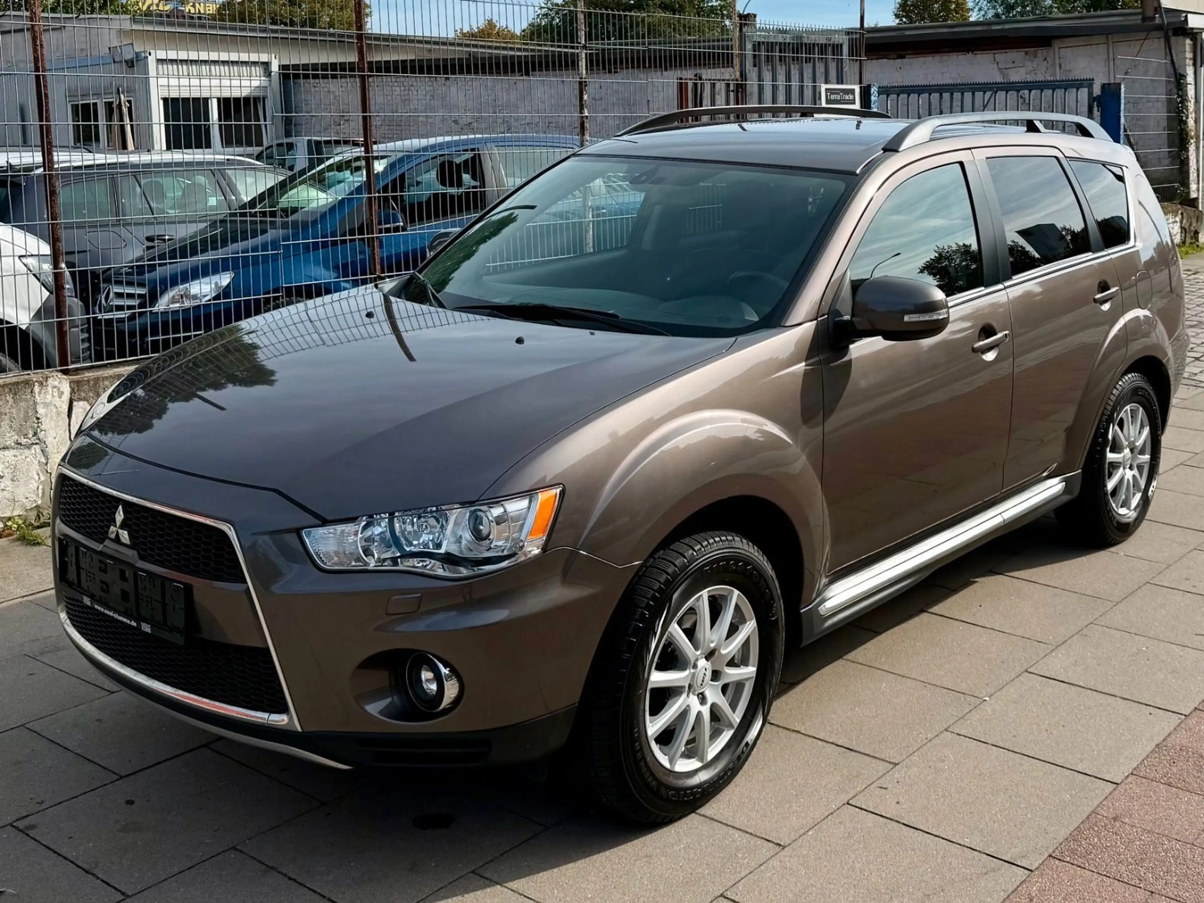 Mitsubishi Outlander Intense 4WD * 1.HAND