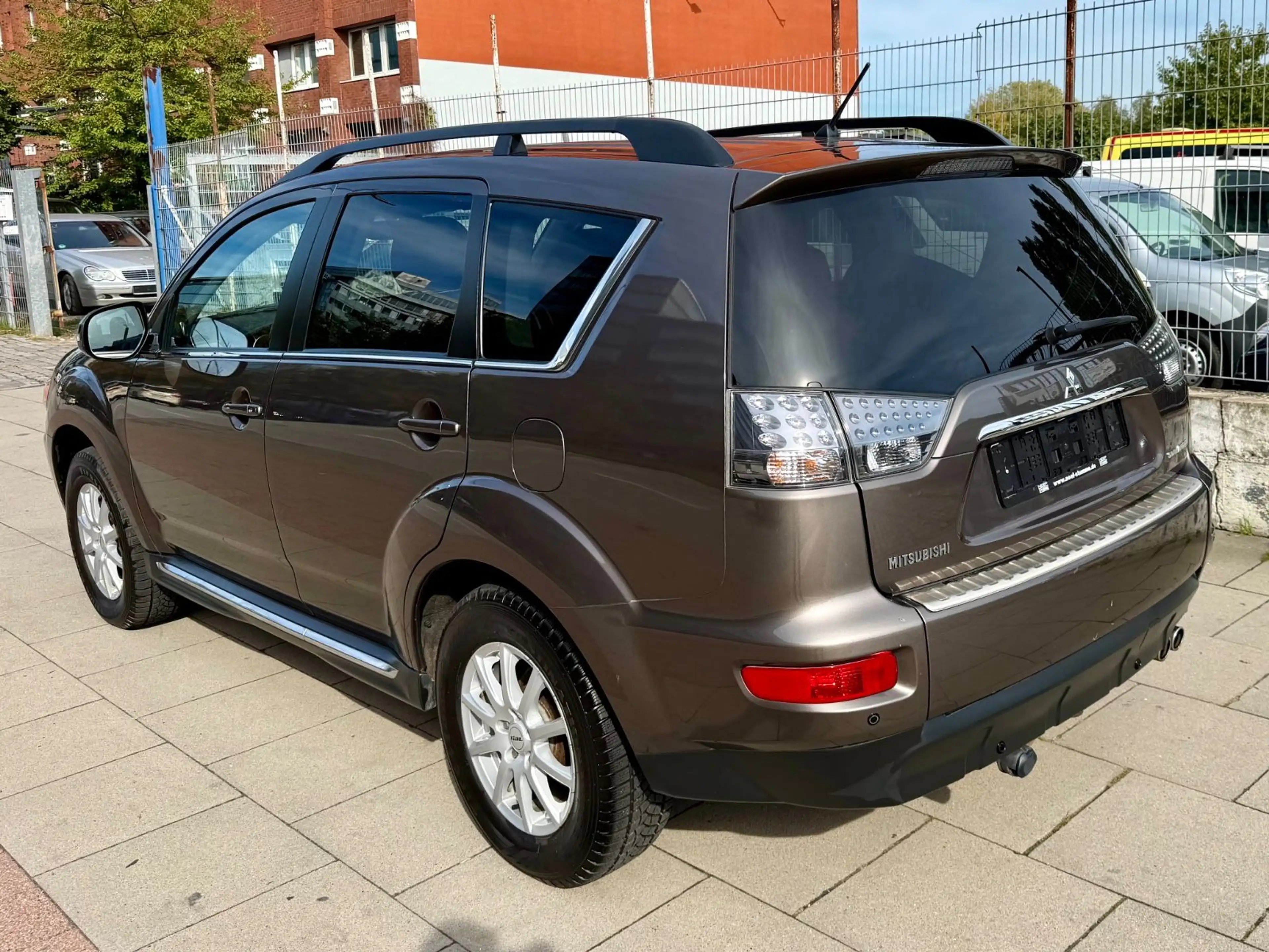 Mitsubishi Outlander Intense 4WD * 1.HAND — photo 10