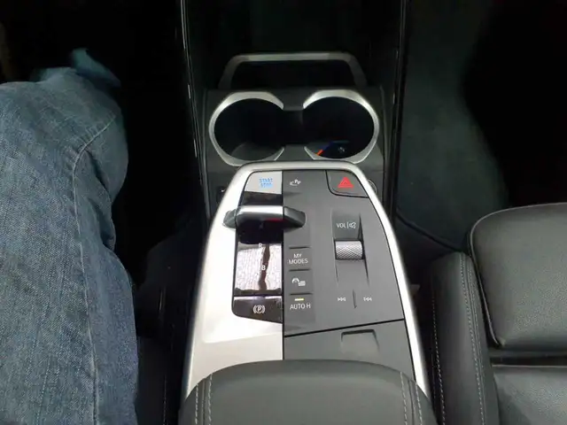 BMW Ix1 view 10