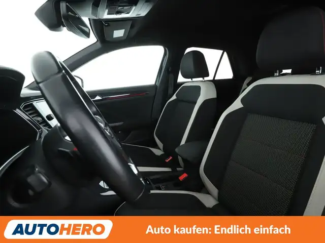 Volkswagen T-Roc view 10