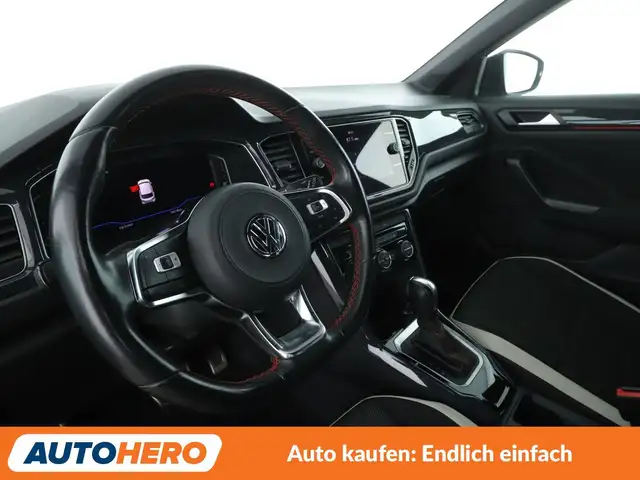 Volkswagen T-Roc view 11