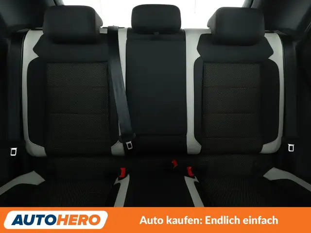 Volkswagen T-Roc view 15