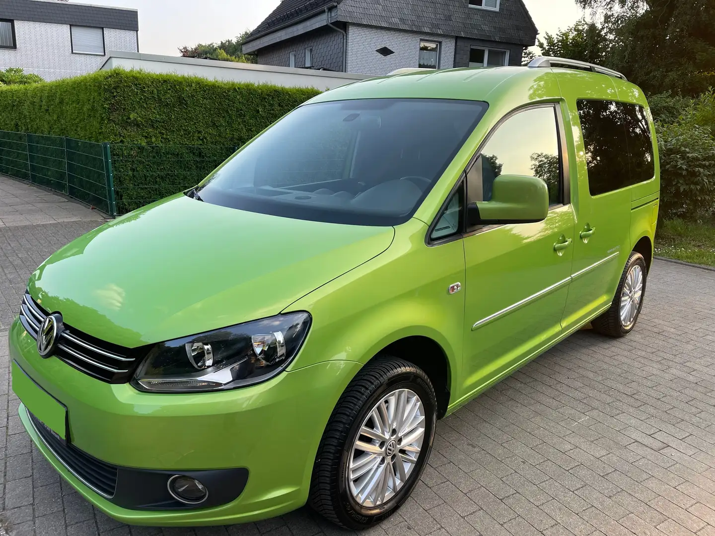 Volkswagen Caddy Caddy 1,6tdi 102Ps (5-Si.)  Edition 1-Hand Grün - 2