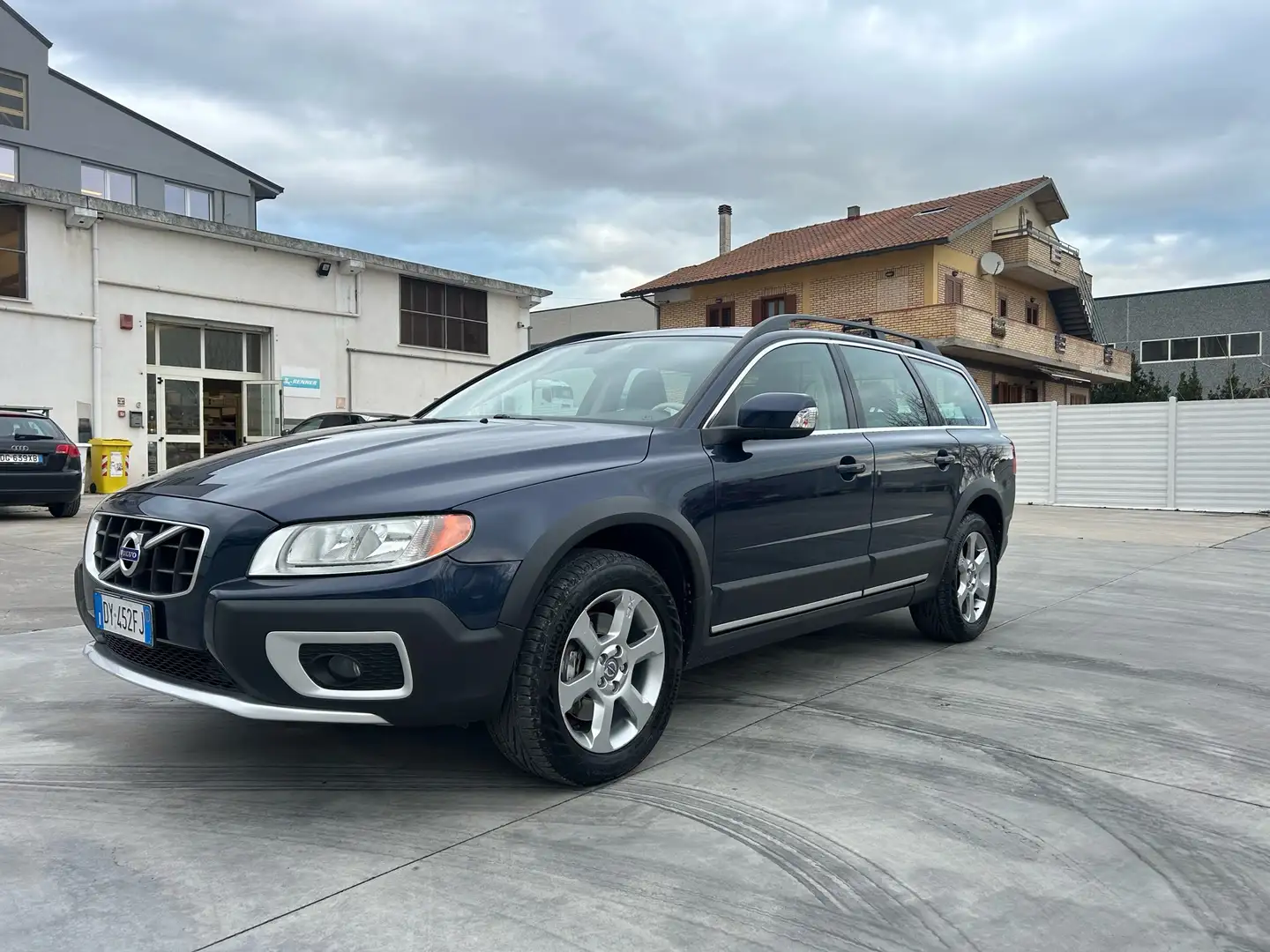 Volvo XC70 2.4 d5 Momentum awd 205cv geartronic - 1