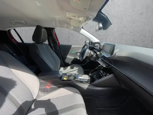 Peugeot 208 view 13