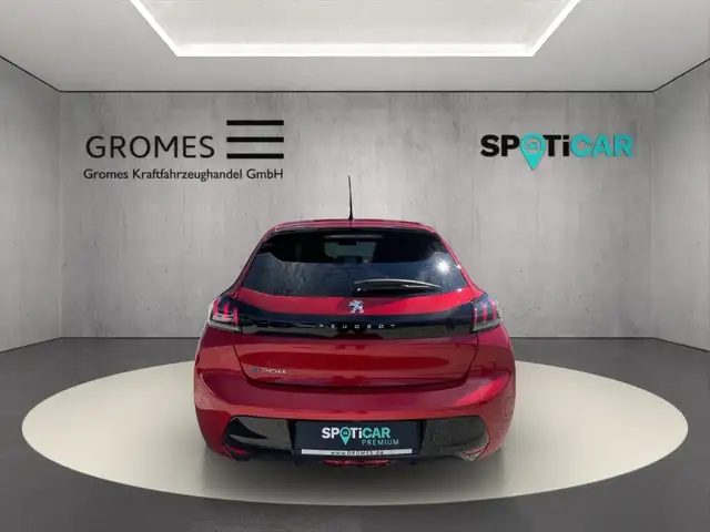 Peugeot 208 view 4