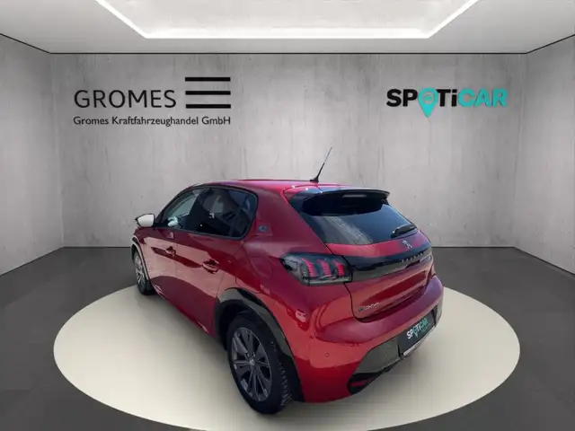 Peugeot 208 view 5