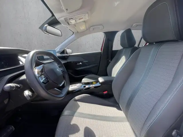 Peugeot 208 view 9