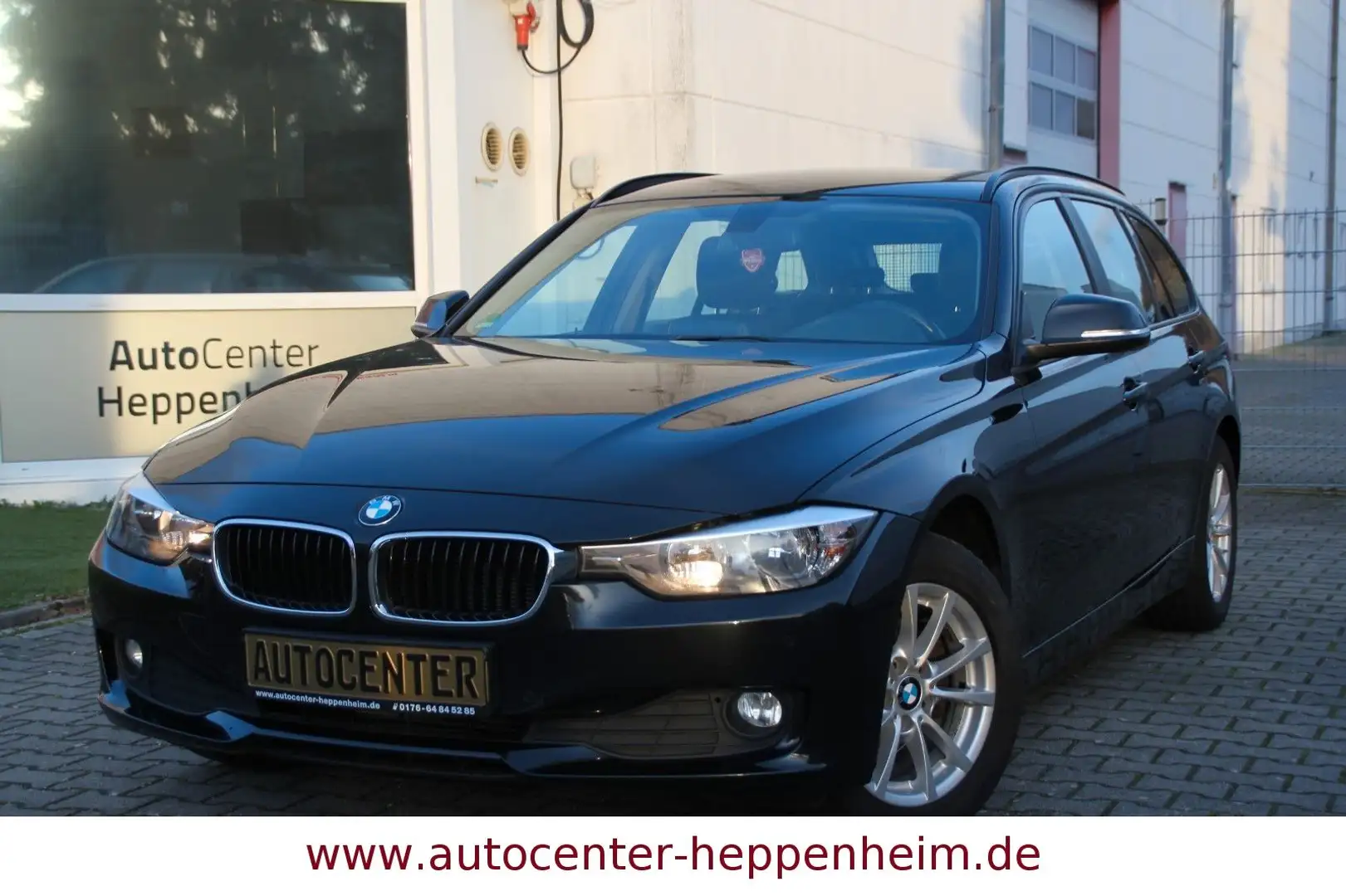 BMW 318 d Touring xDrive *1.HD*NAV*PDC*SHZ*KLIMAAUT.* Zwart - 1