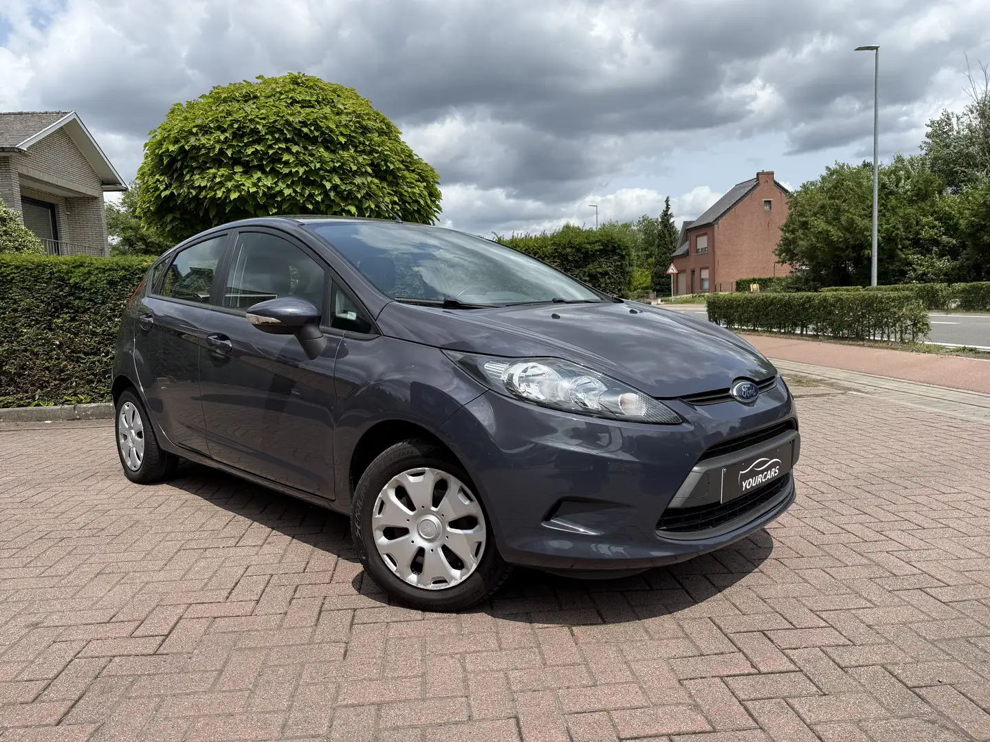 Ford Fiesta 1.25i Ambiente * AIRCO * Bleu - 2