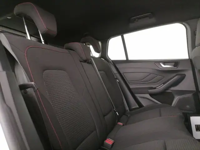 Ford Focus view 8