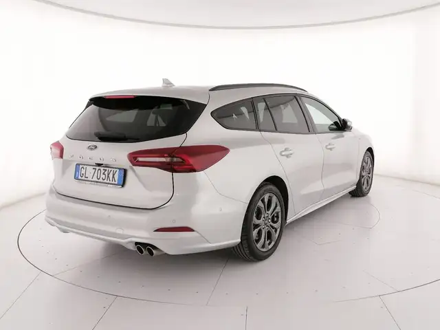 Ford Focus view 2