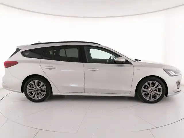 Ford Focus view 3