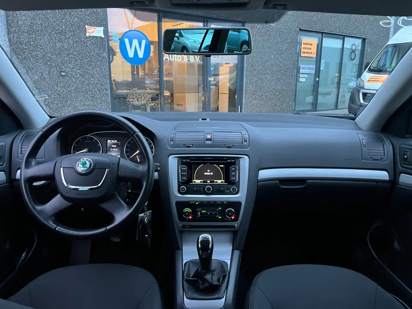 Skoda Octavia Combi 1.4 TSI Elegance Clima, Cruise, Trekhaak Grijs - 2