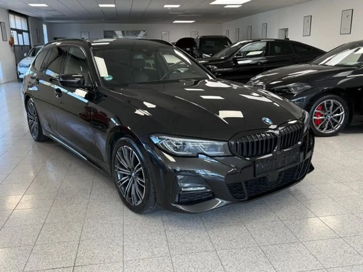 BMW 320 BMW 320d M Technik Sport/Kamera/8Fach/Garantie! Schwarz - 2