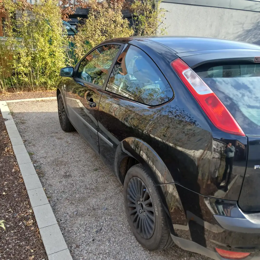 Ford Focus Das Auto ist mit Winterreifen ausgestattet und wir - 2