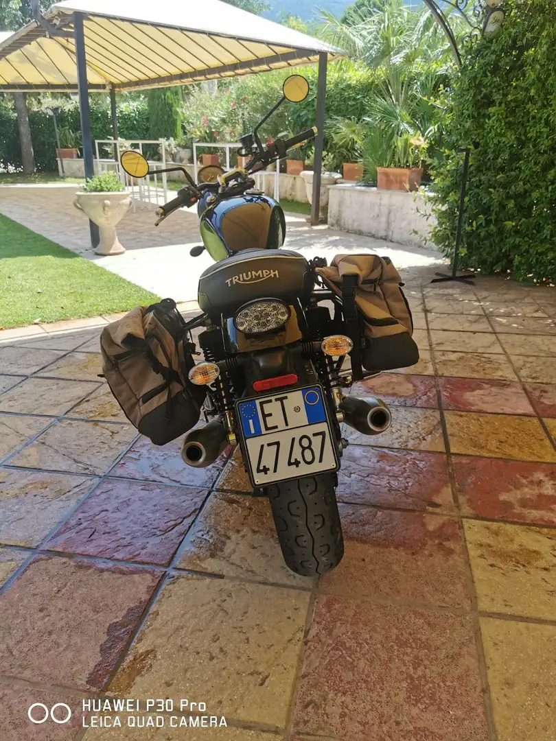 Triumph Street Twin - 1