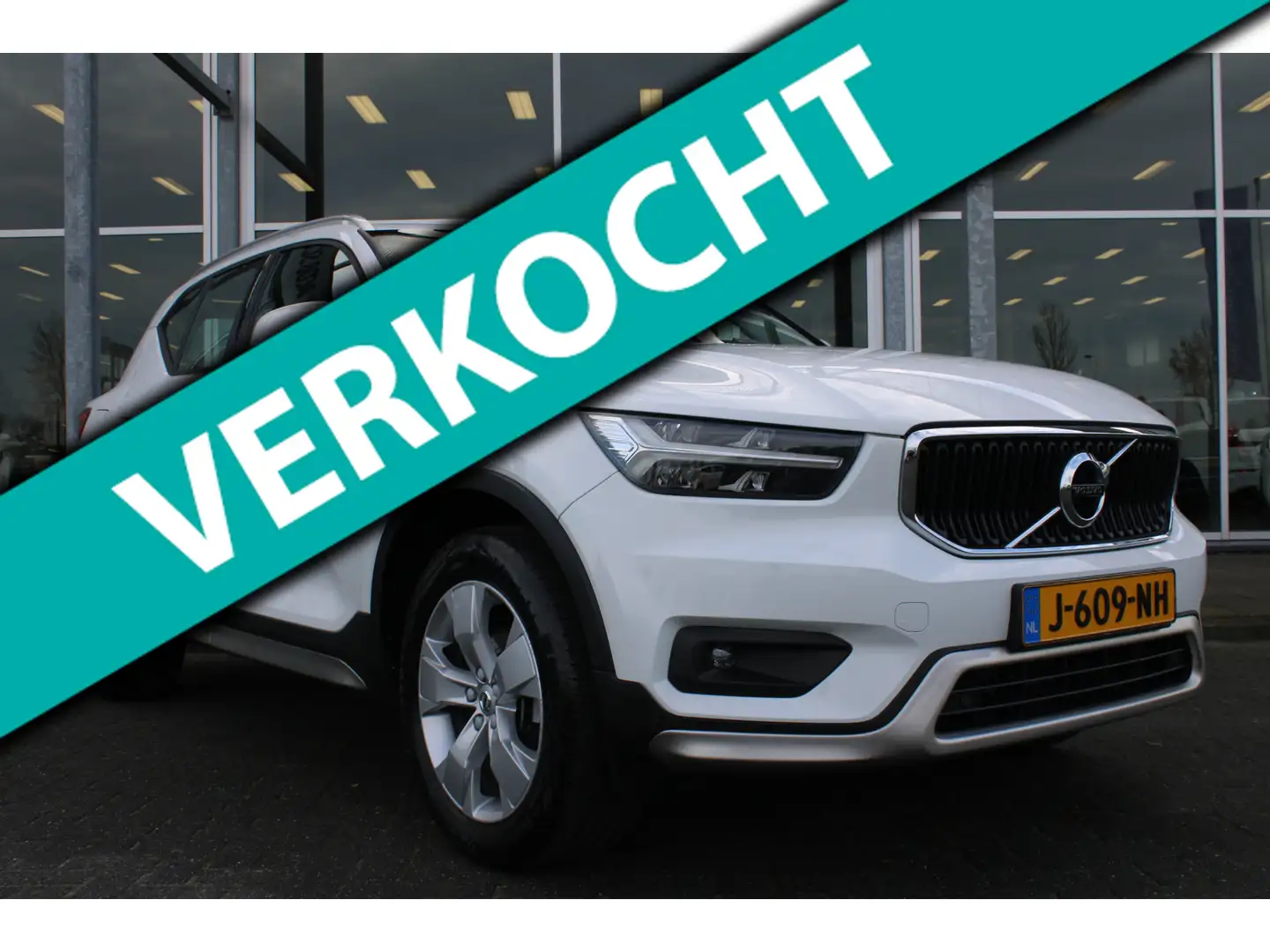 Volvo XC40 T2 Automaat Business Pro | Keyless | Standkachel | Bianco - 1