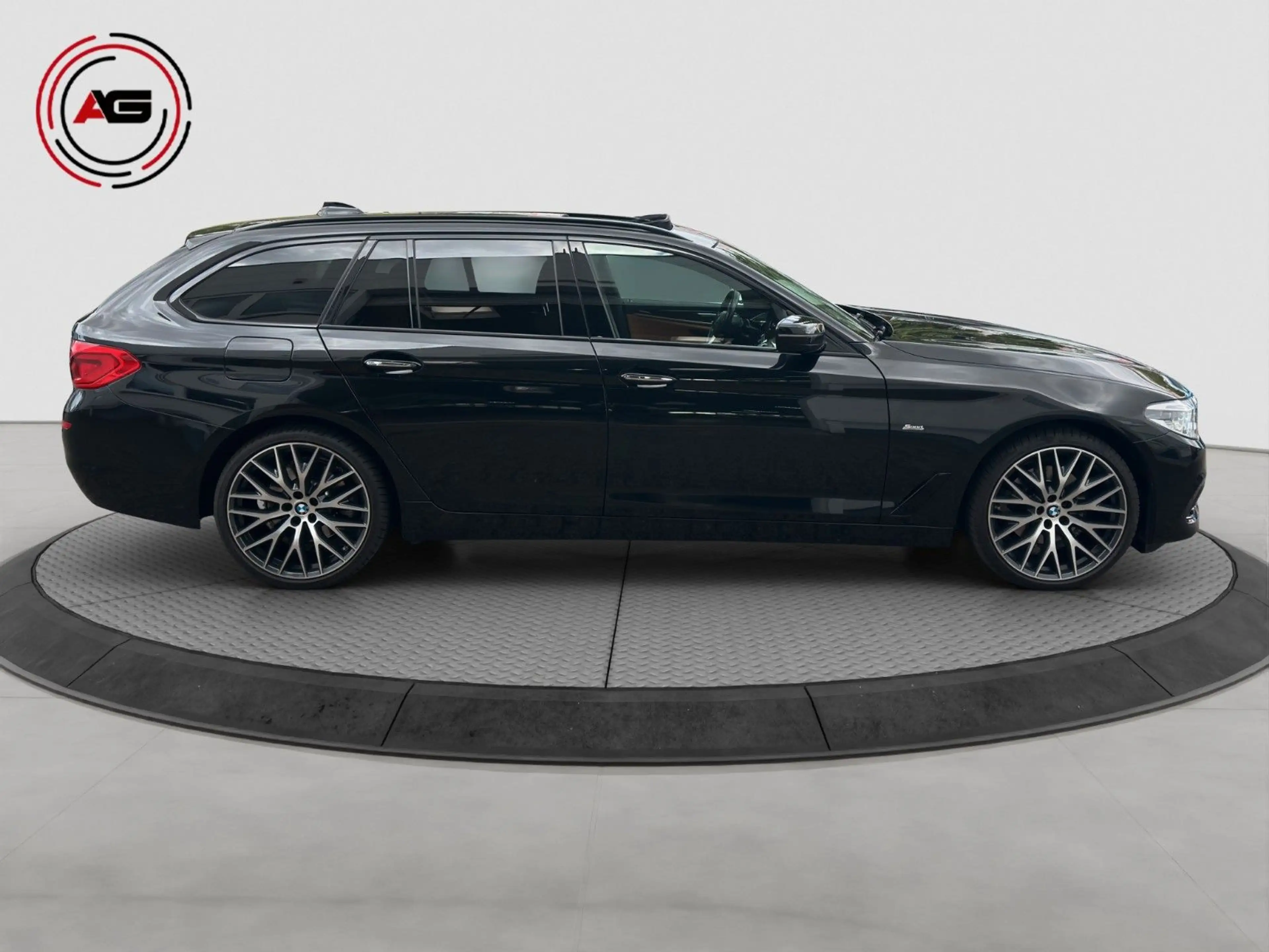 BMW 520 iT Sport Line AD.LED ACC PANO HUD 20" MEMORY — photo 4