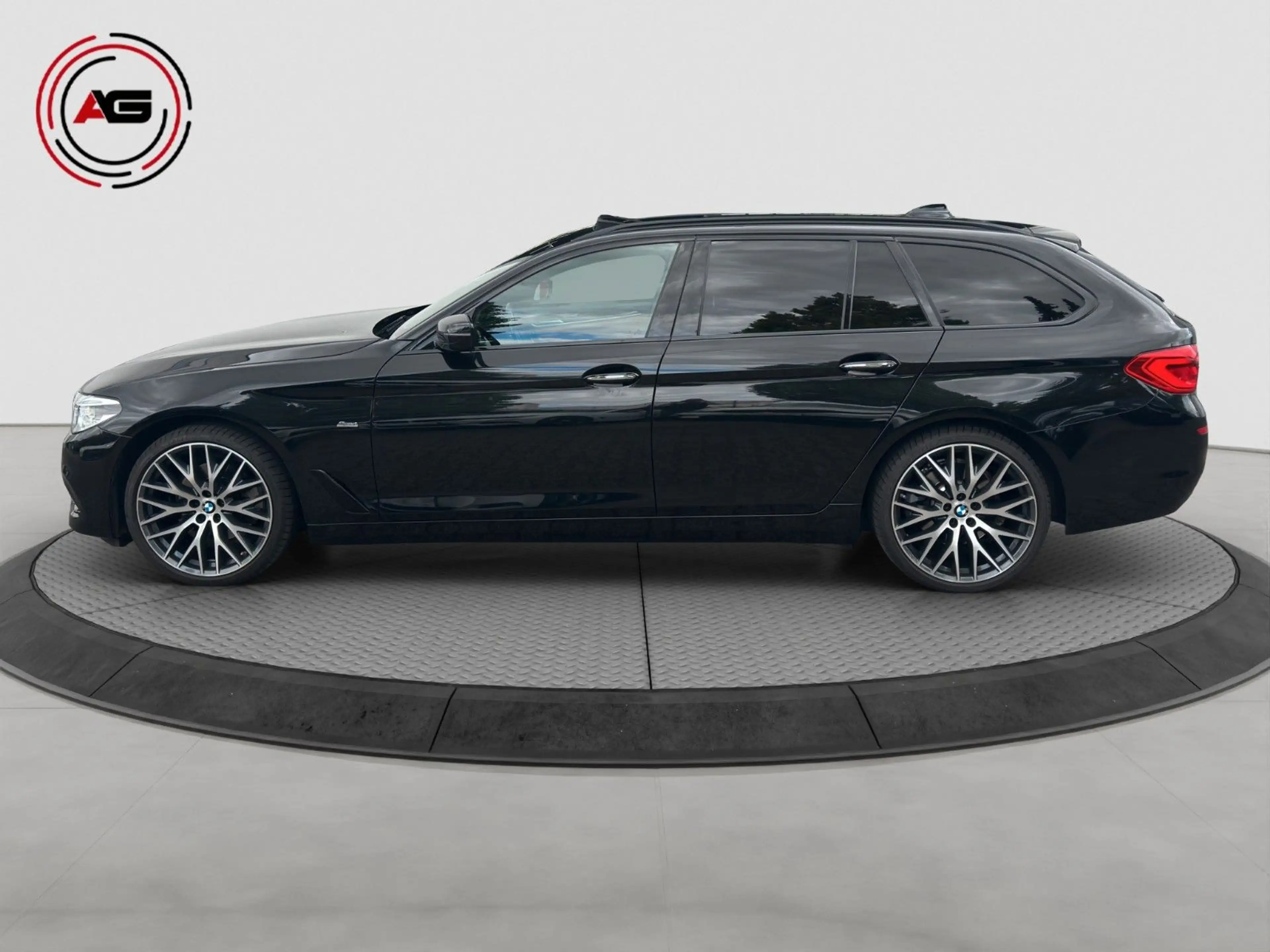 BMW 520 iT Sport Line AD.LED ACC PANO HUD 20" MEMORY — photo 8
