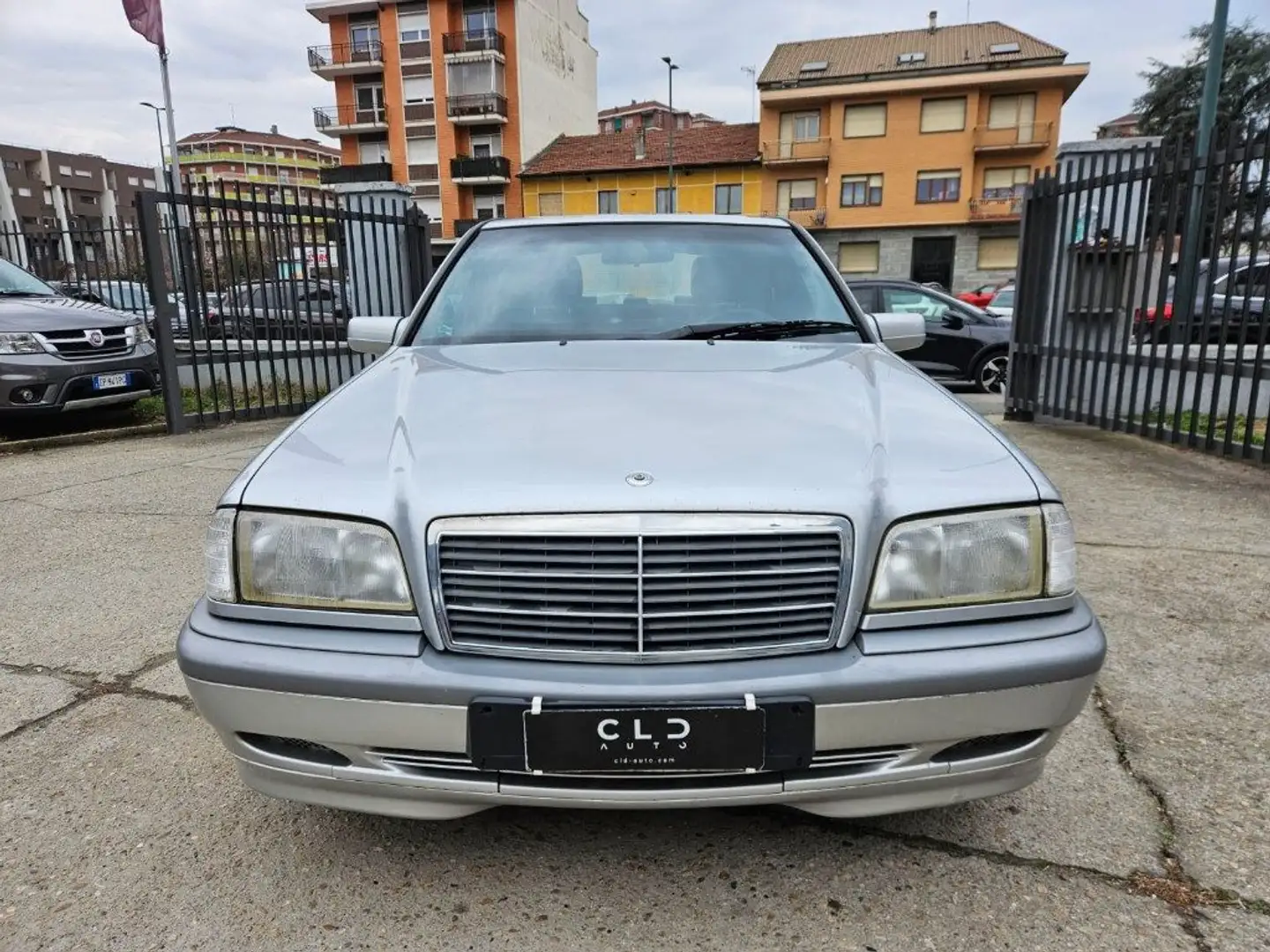 Mercedes-Benz C 180 cat Classic Gris - 2