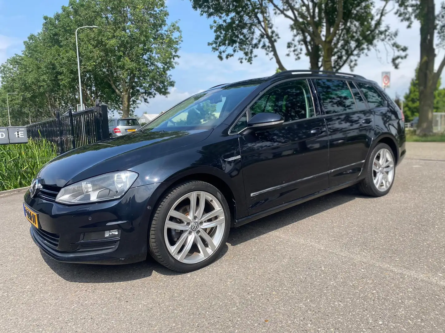 Volkswagen Golf Variant 1.4 TSI Business Edition Connected R AUTOMAAT - SE Negru - 2
