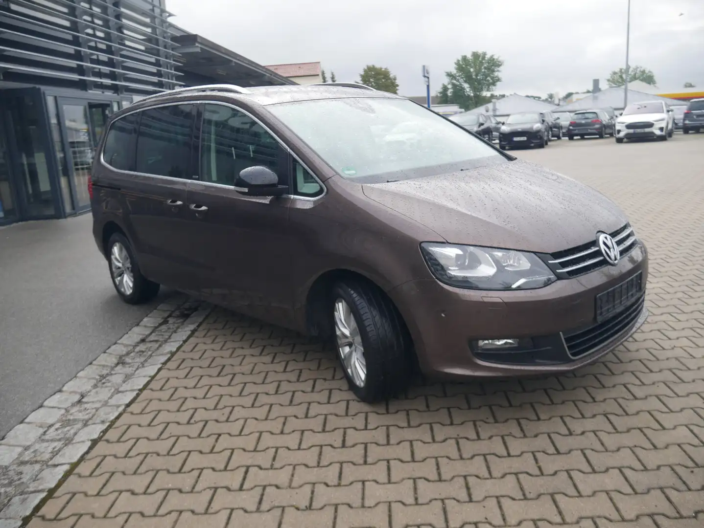 Volkswagen Sharan Style DSG NAVI AHKschwenkbar PDC TV KeyLess Assist Brun - 2