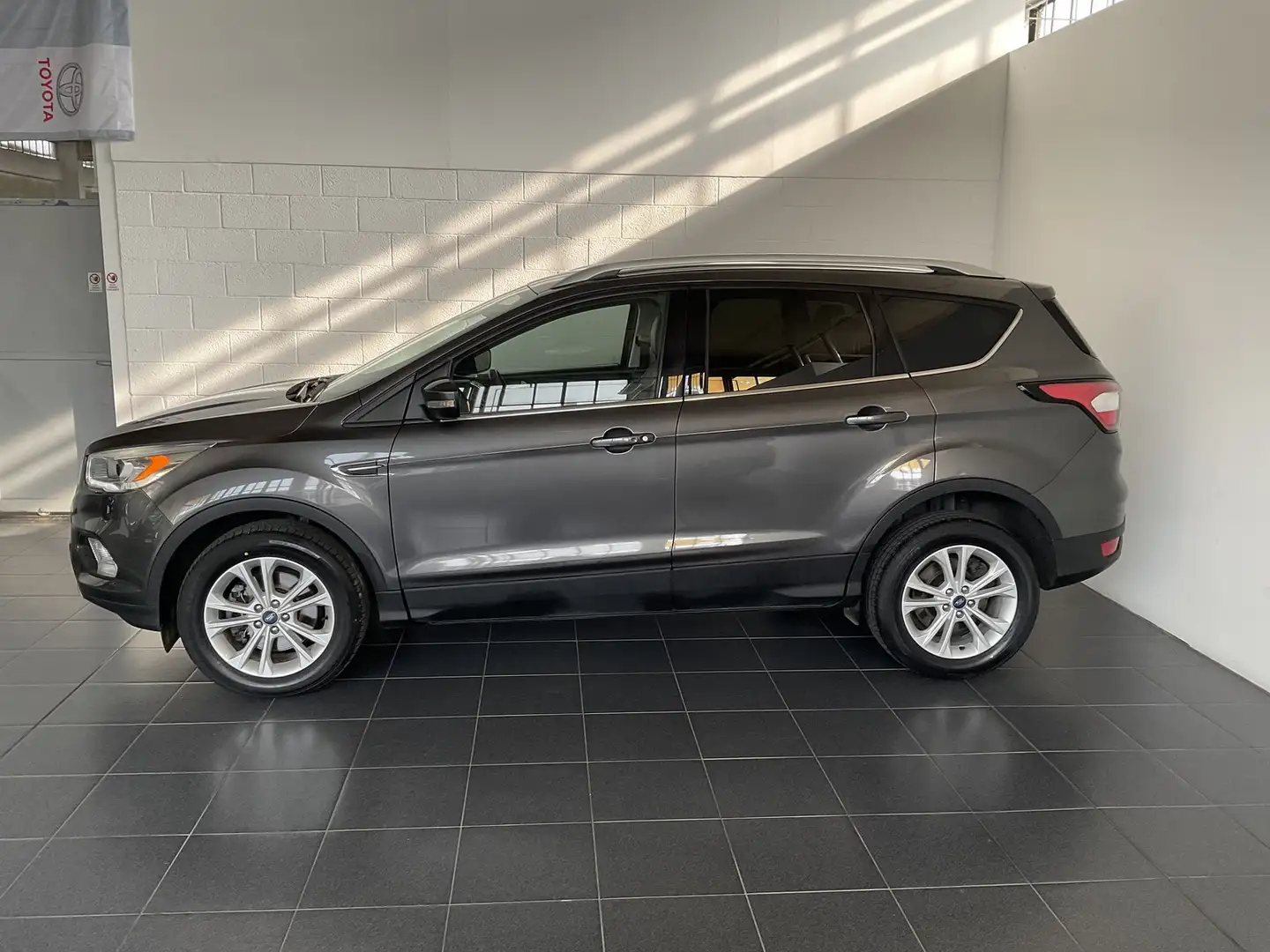 Ford Kuga 1.5 tdci 120cv titanium 2wd Grau - 2