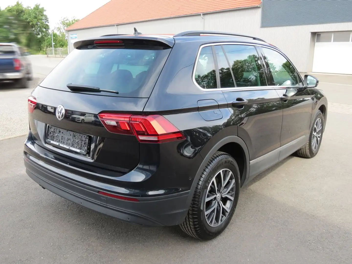 Volkswagen Tiguan Comfortline 4Mo LED Digit.-Cockpit Navi Massage Noir - 2