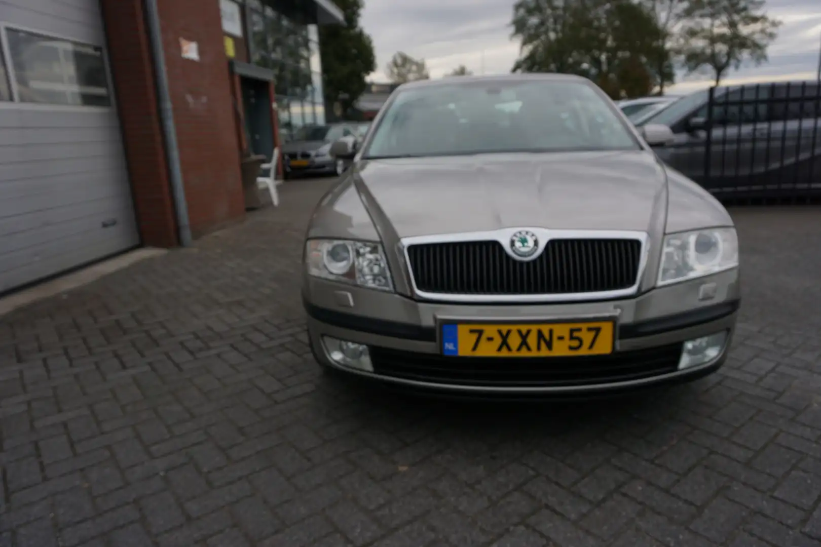 Skoda Octavia 1.6 FSI TOUR NAVIGATIE TREKHAAK STOELVERWARMING EC Grijs - 2