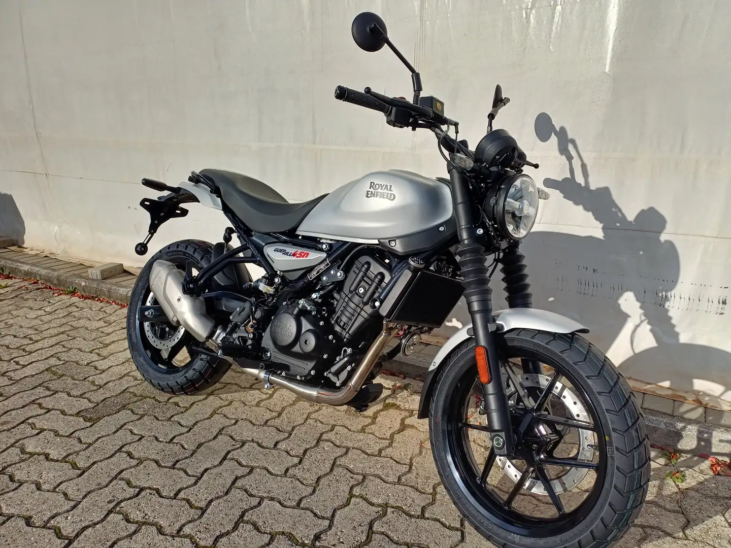 Royal Enfield GUERRILLA 450 SMOKE SILVER Argento - 2